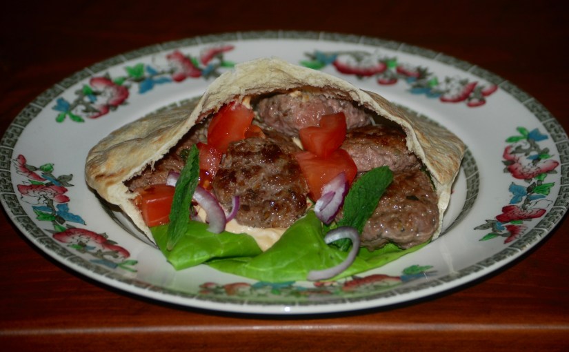 Lamb Patties with Hummus and&nbsp;Pita